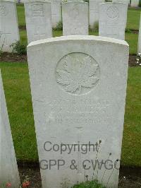Etaples Military Cemetery - Mallett, B F